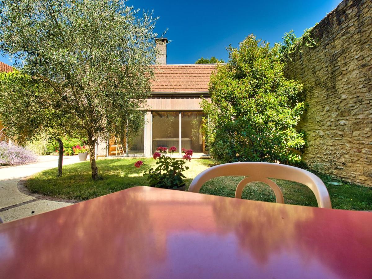Logis Hotel Archambeau Thonac Exterior foto