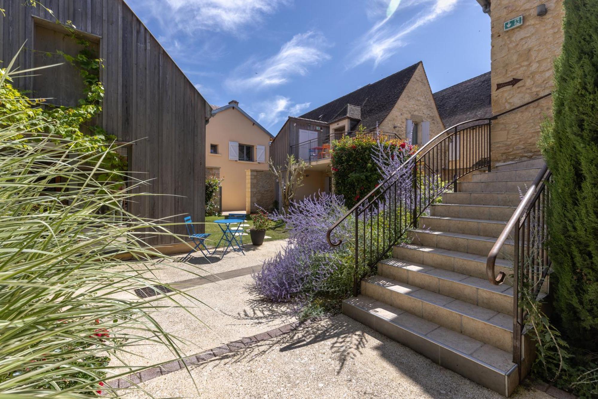 Logis Hotel Archambeau Thonac Exterior foto