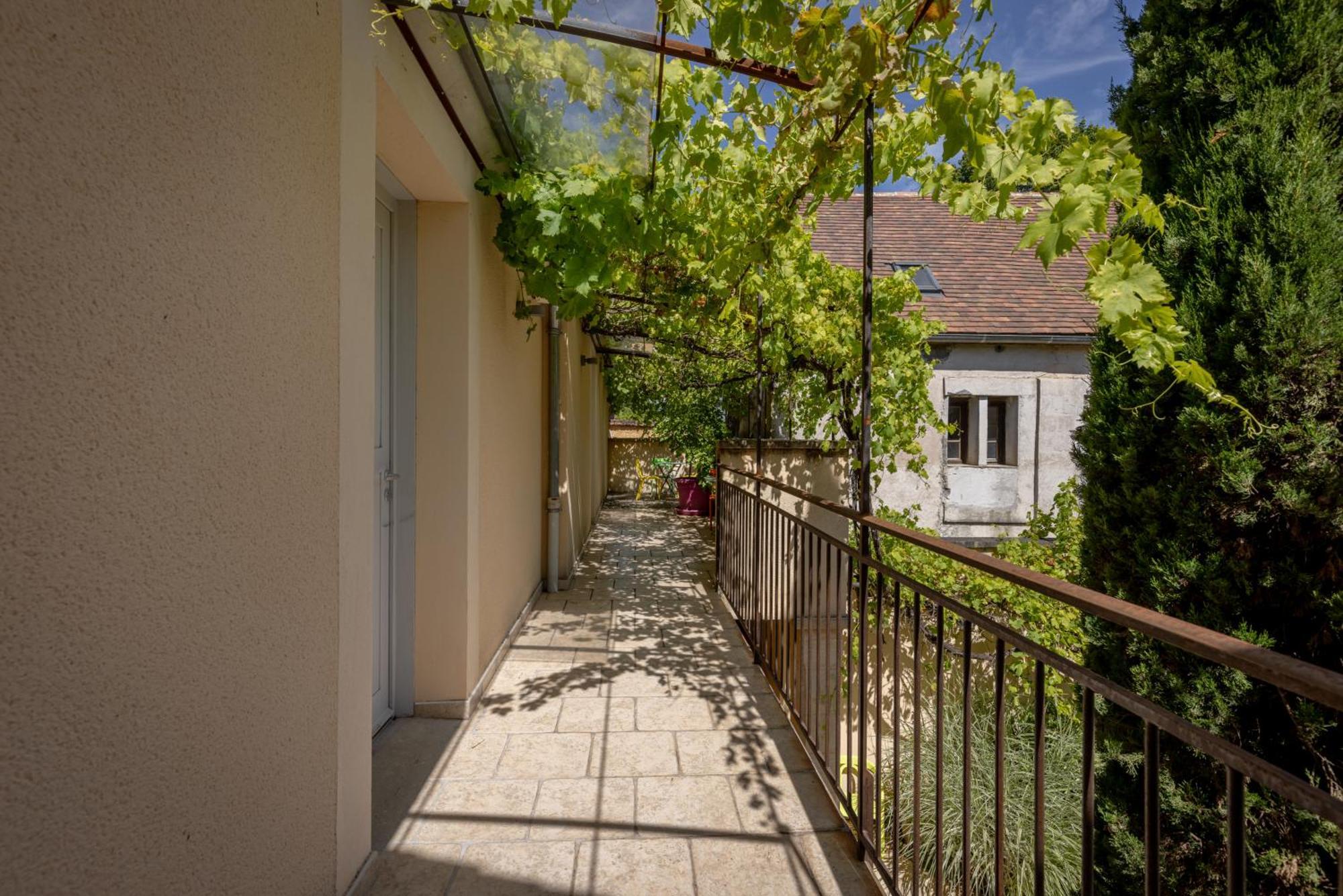 Logis Hotel Archambeau Thonac Exterior foto
