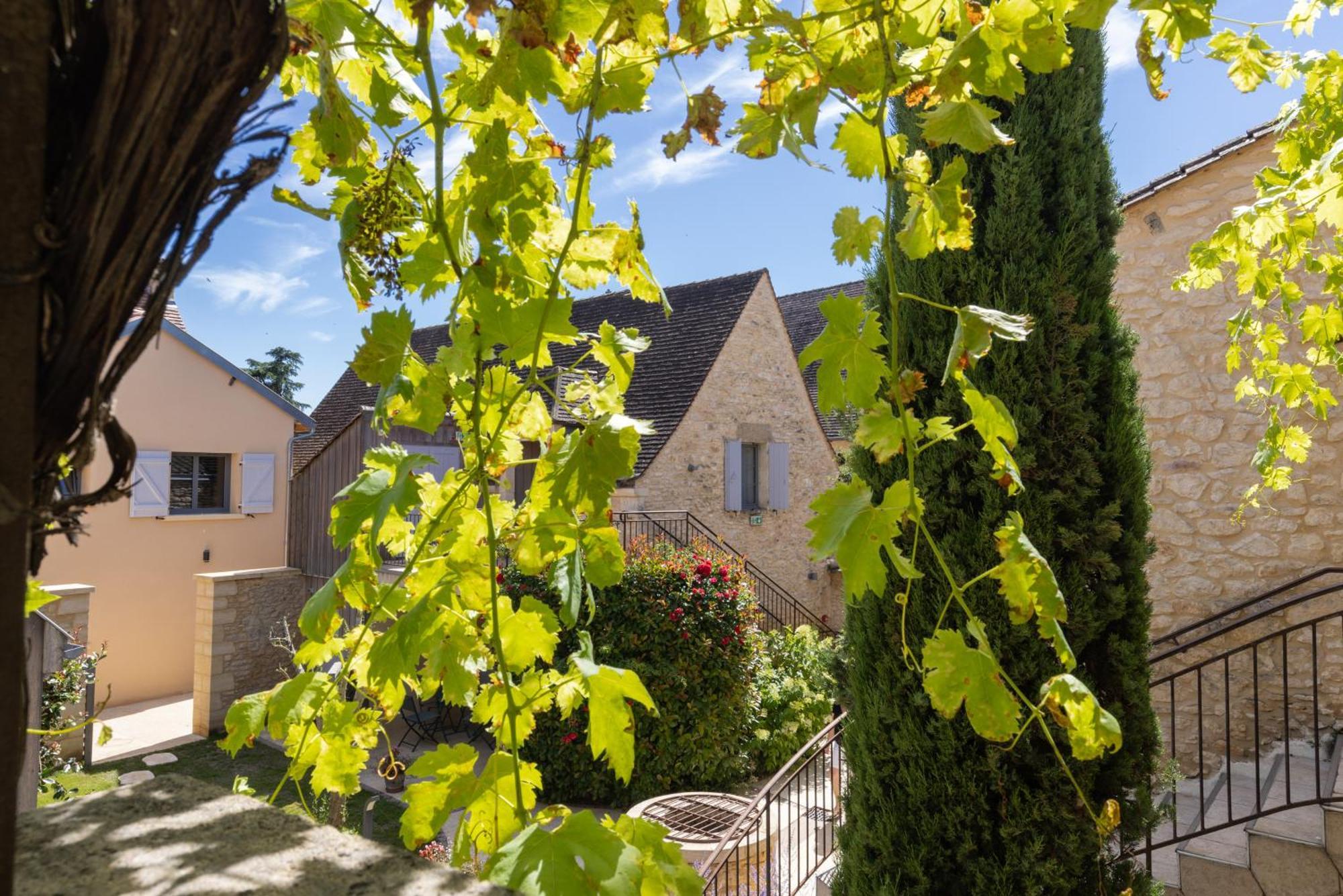 Logis Hotel Archambeau Thonac Exterior foto