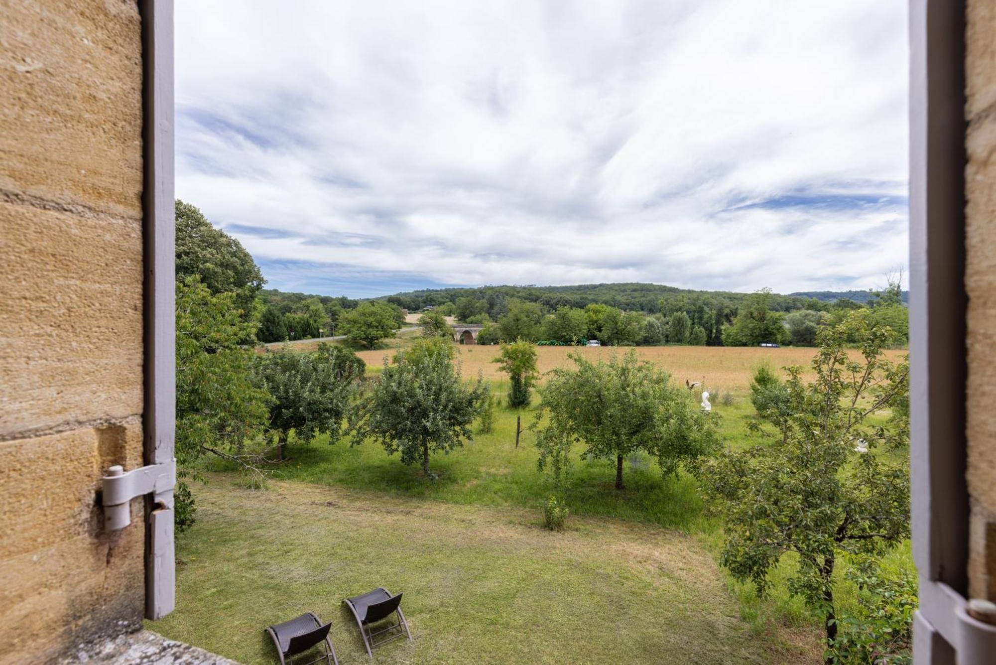 Logis Hotel Archambeau Thonac Exterior foto