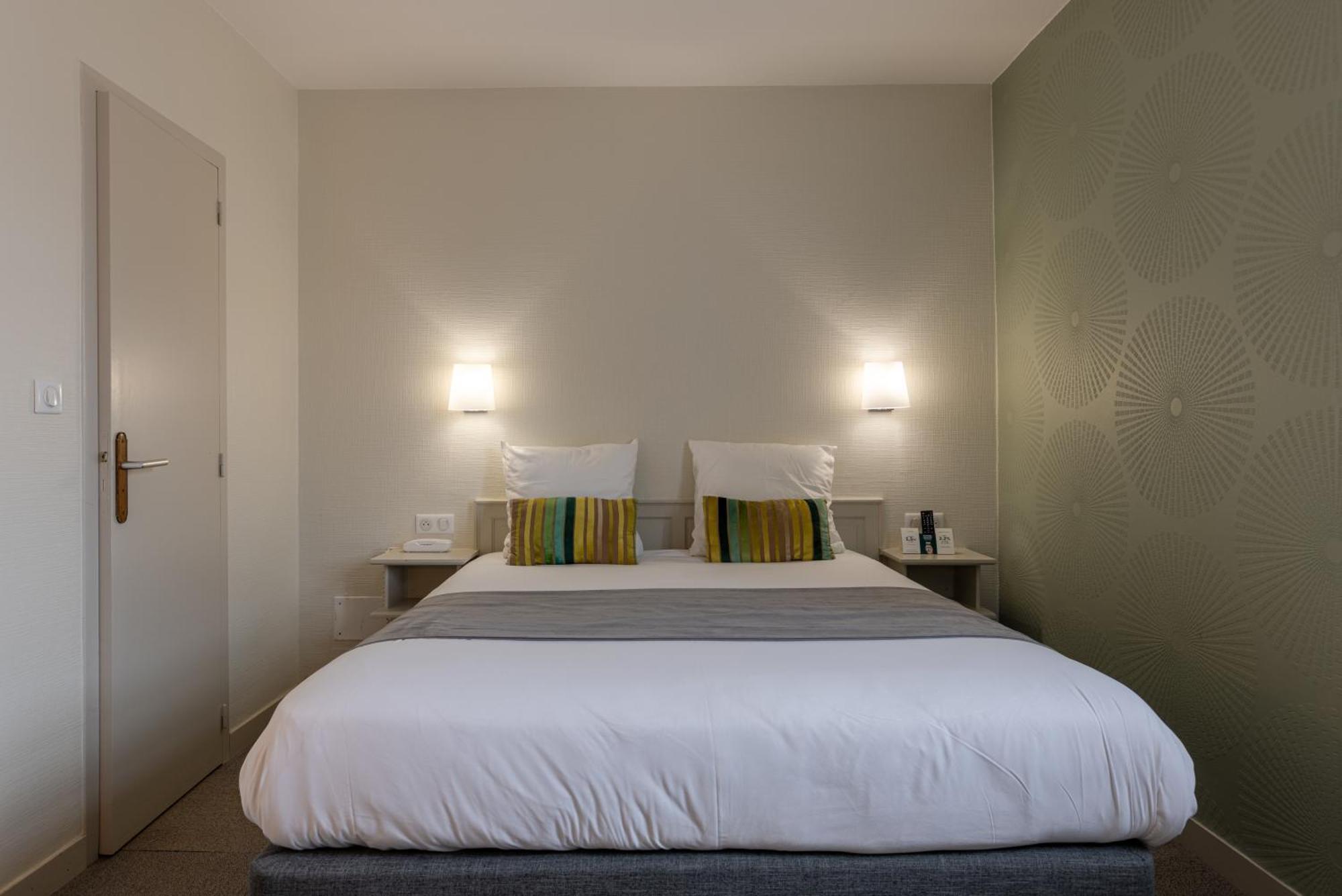 Logis Hotel Archambeau Thonac Exterior foto