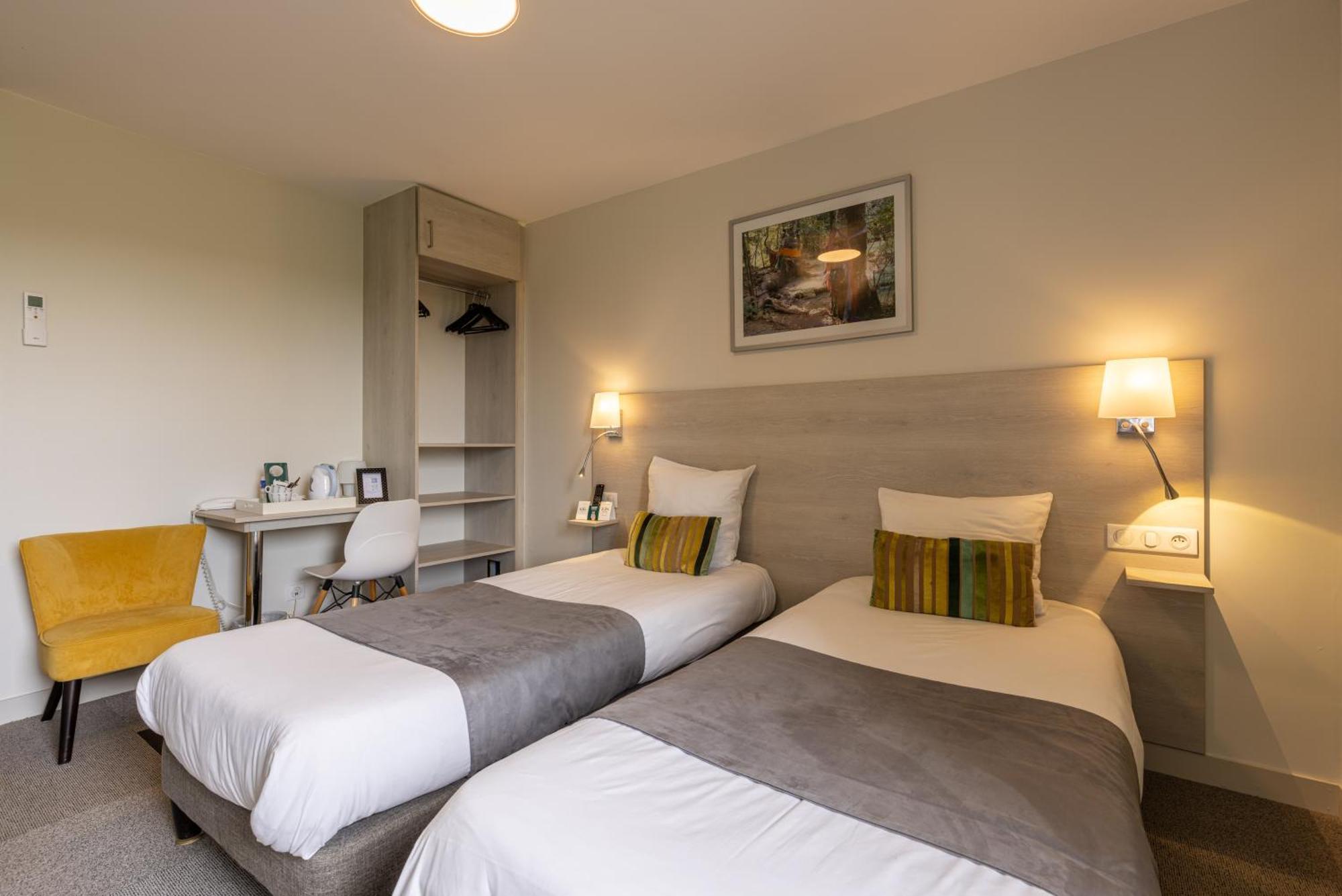 Logis Hotel Archambeau Thonac Exterior foto