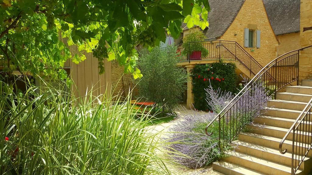 Logis Hotel Archambeau Thonac Exterior foto
