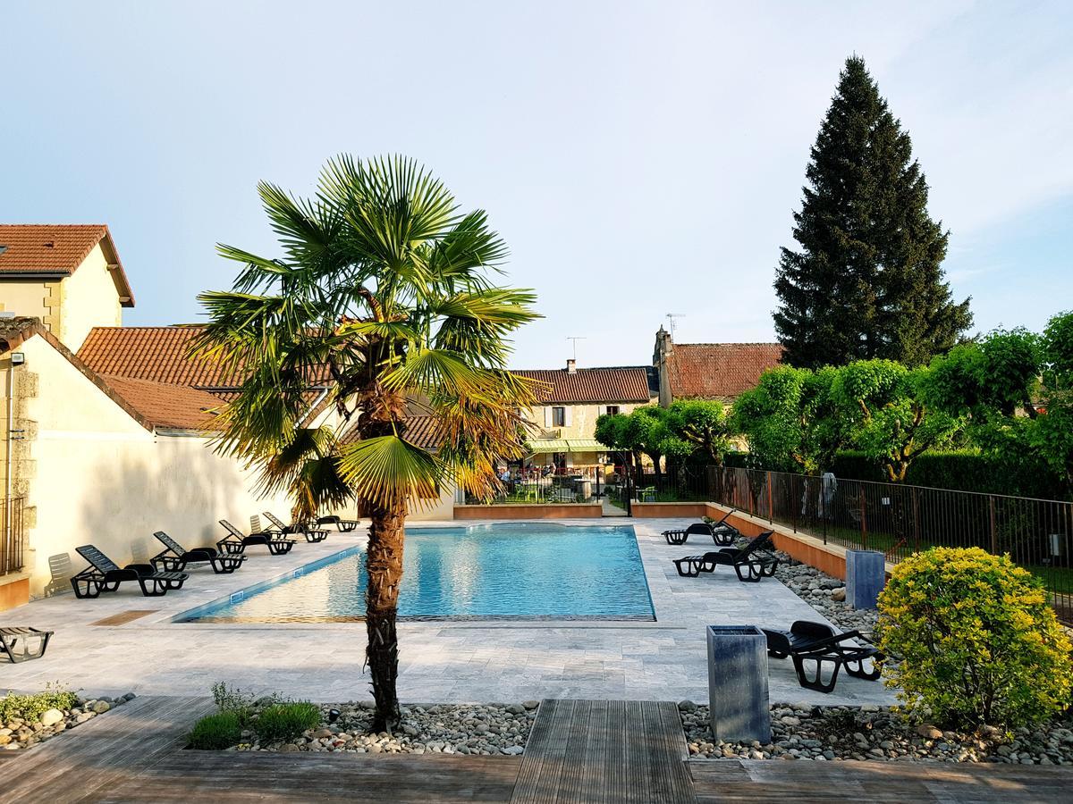 Logis Hotel Archambeau Thonac Exterior foto